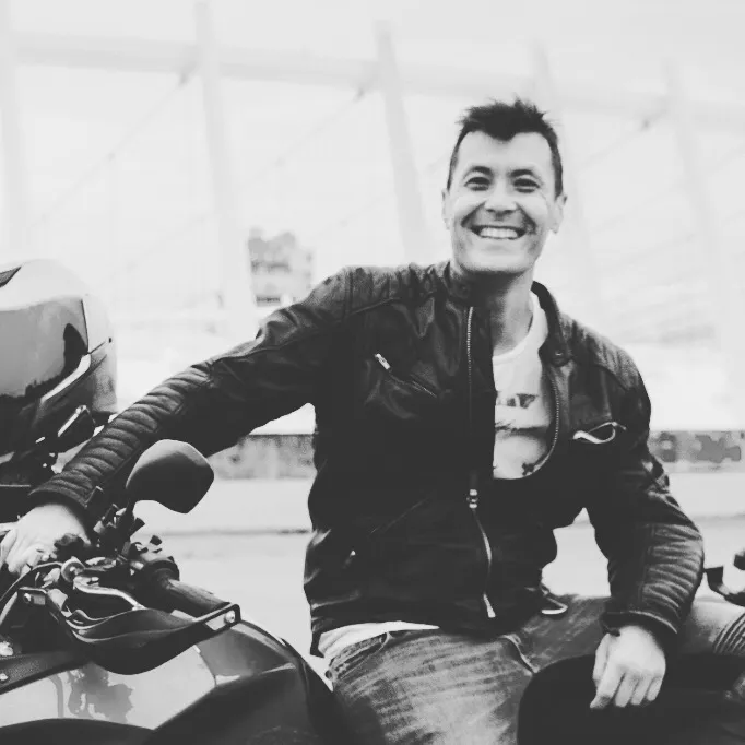 Про автора — Чингис «Небачив» Ажимудінов